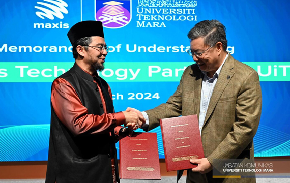 MoU Exchange Ceremony between UiTM and Maxis Broadband Sdn Bhd