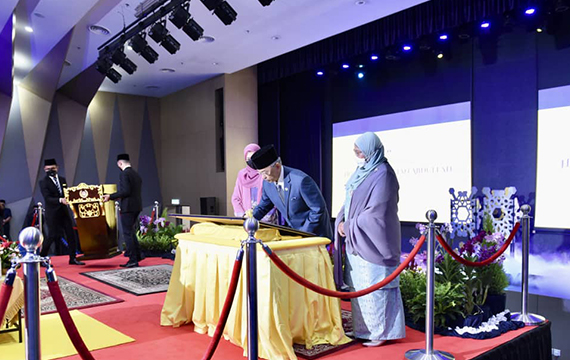 Agong harap UiTM hasilkan ubat, vaksin sendiri